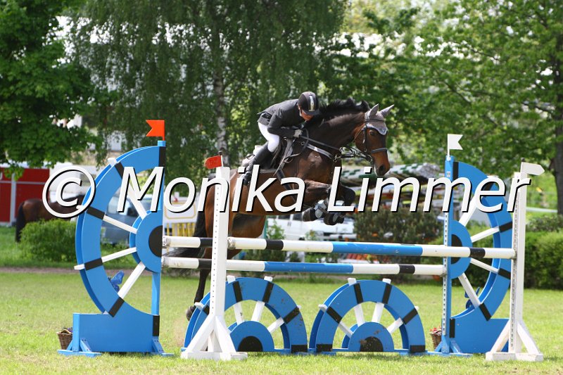 005M6697_Ally Mc Beal_L Springen.JPG